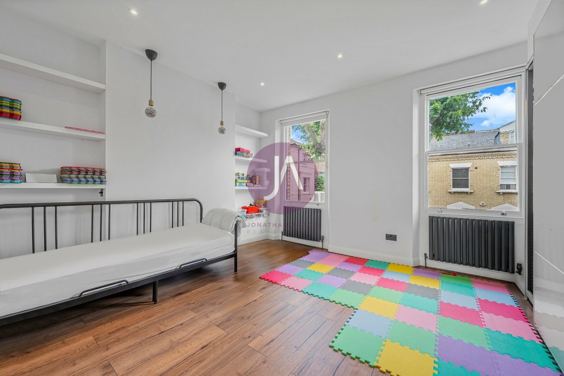 4 bedroom Maisonette to rent in Gayton Road-view9
