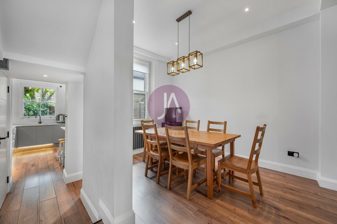 4 bedroom Maisonette to rent in Gayton Road-view6
