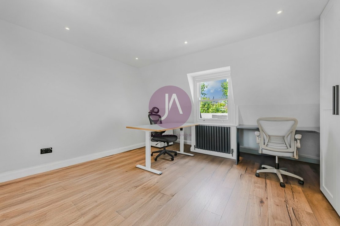 4 bedroom Maisonette to rent in Gayton Road-view14