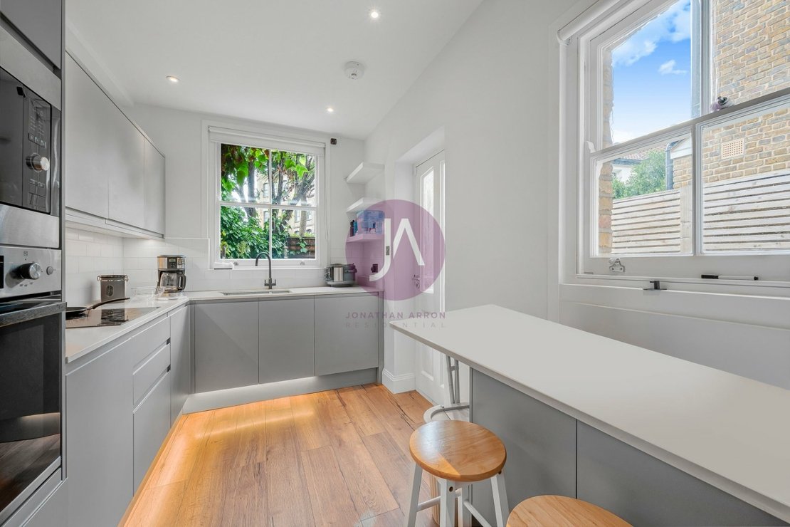 4 bedroom Maisonette to rent in Gayton Road-view5