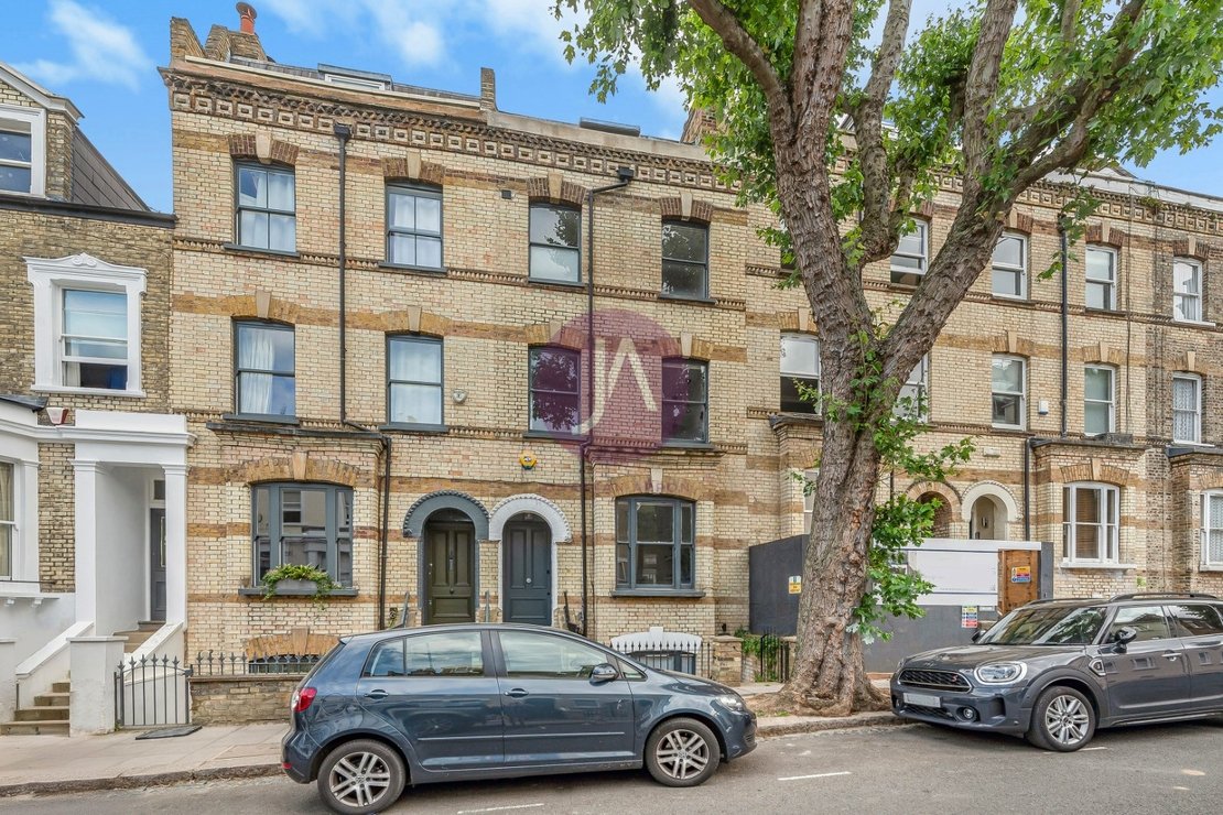 4 bedroom Maisonette to rent in Gayton Road-view1
