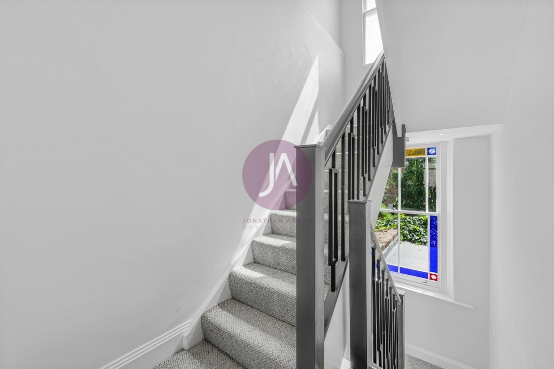 4 bedroom Maisonette to rent in Gayton Road-view16