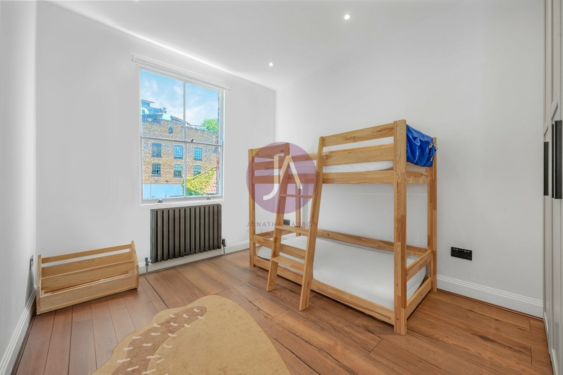 4 bedroom Maisonette to rent in Gayton Road-view15