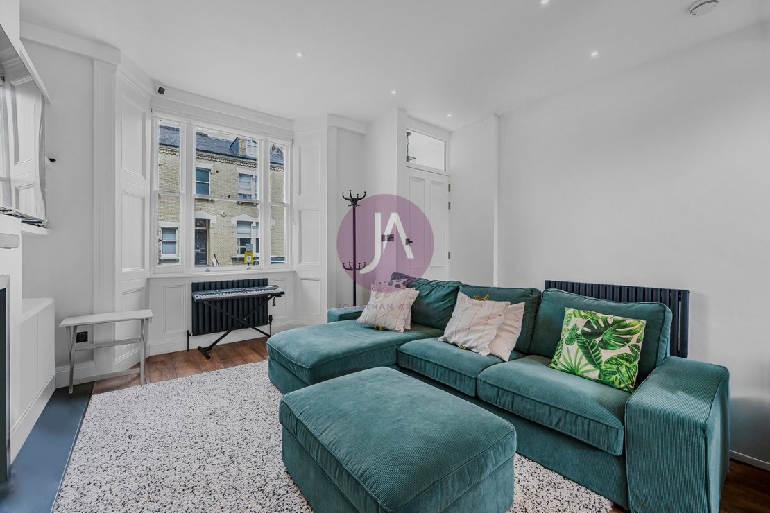 4 bedroom Maisonette to rent in Gayton Road-view2