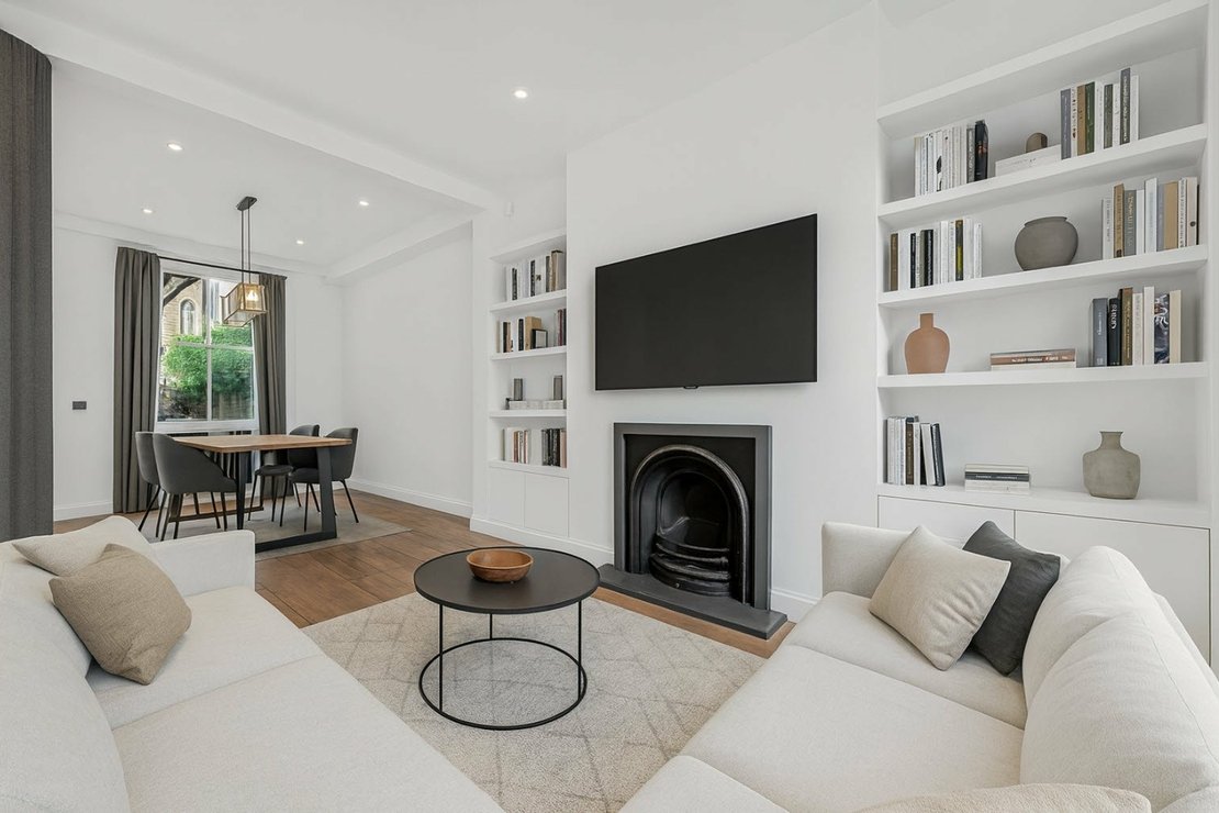 4 bedroom Maisonette to rent in Gayton Road-view4
