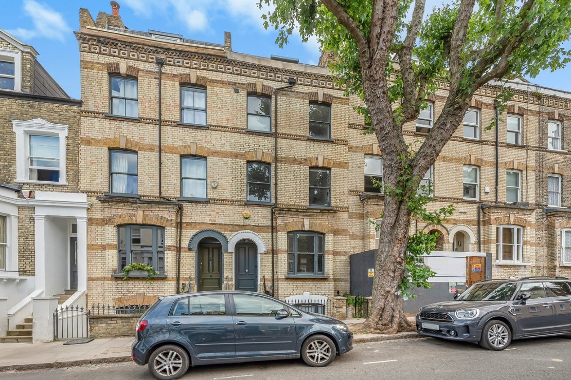 4 bedroom Maisonette to rent in Gayton Road-view2