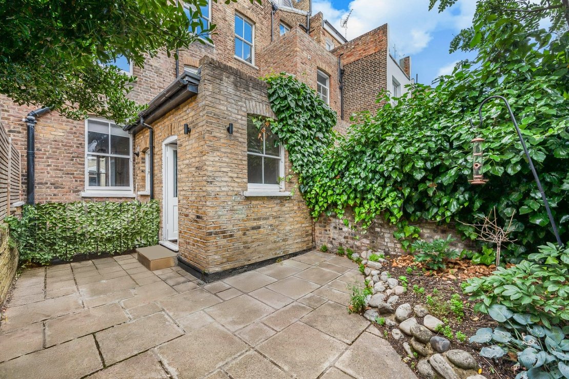 4 bedroom Maisonette to rent in Gayton Road-view12