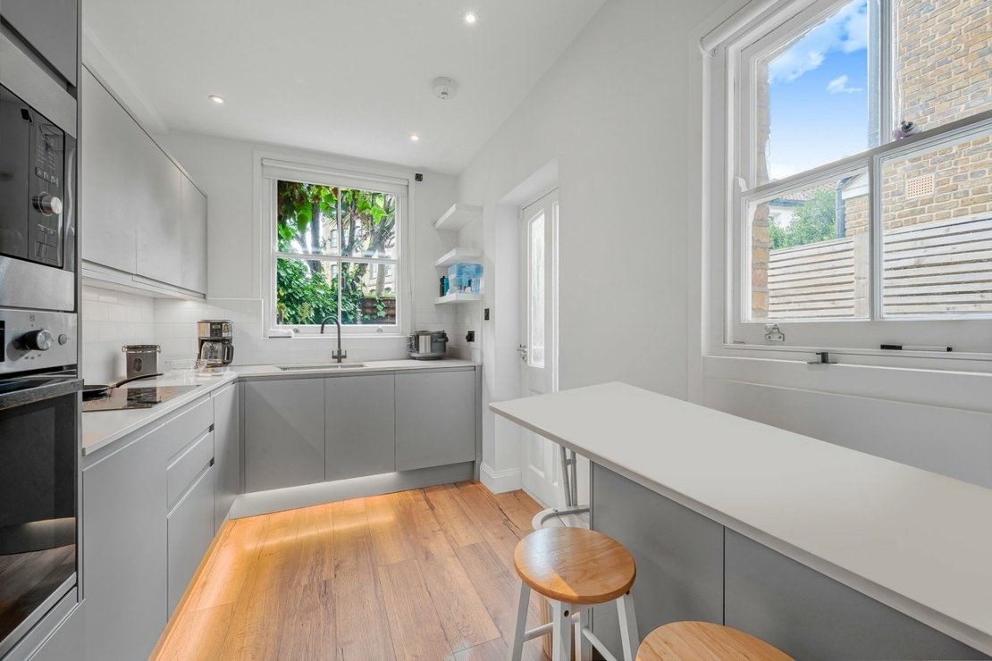 4 bedroom Maisonette to rent in Gayton Road-view3