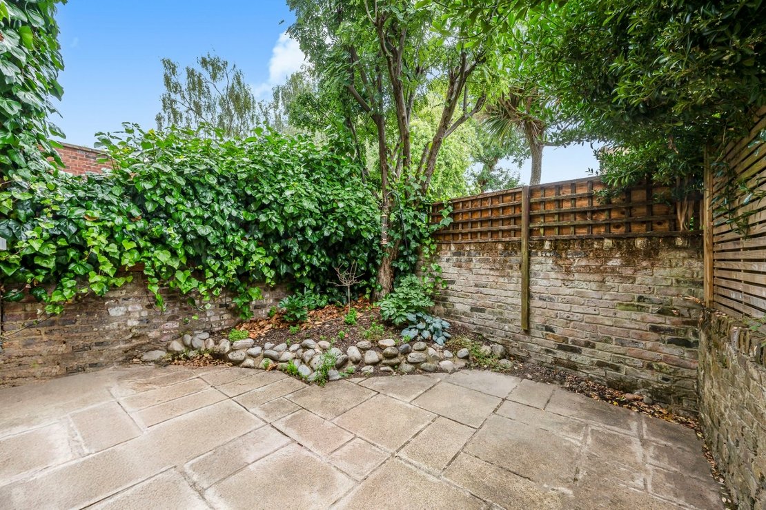 4 bedroom Maisonette to rent in Gayton Road-view10