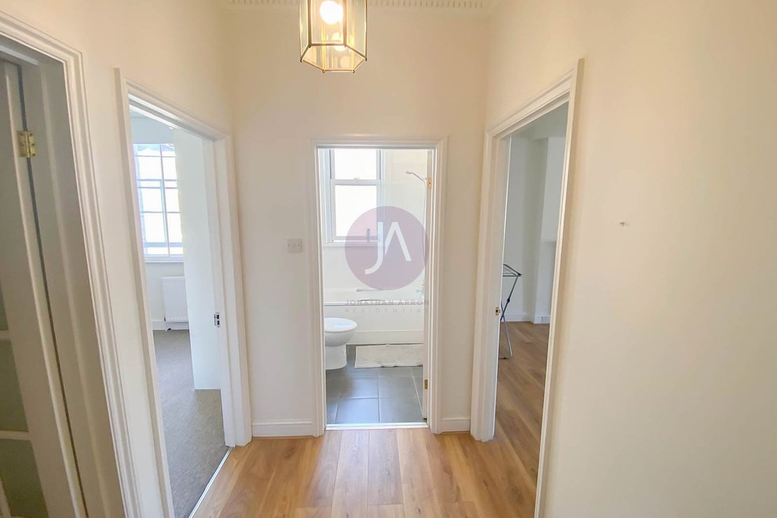 2 bedroom Flat to rent in Gloucester Place-view11