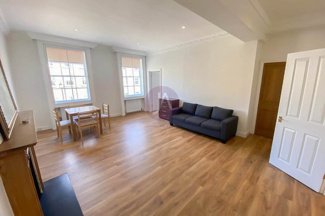 2 bedroom Flat to rent in Gloucester Place-view1