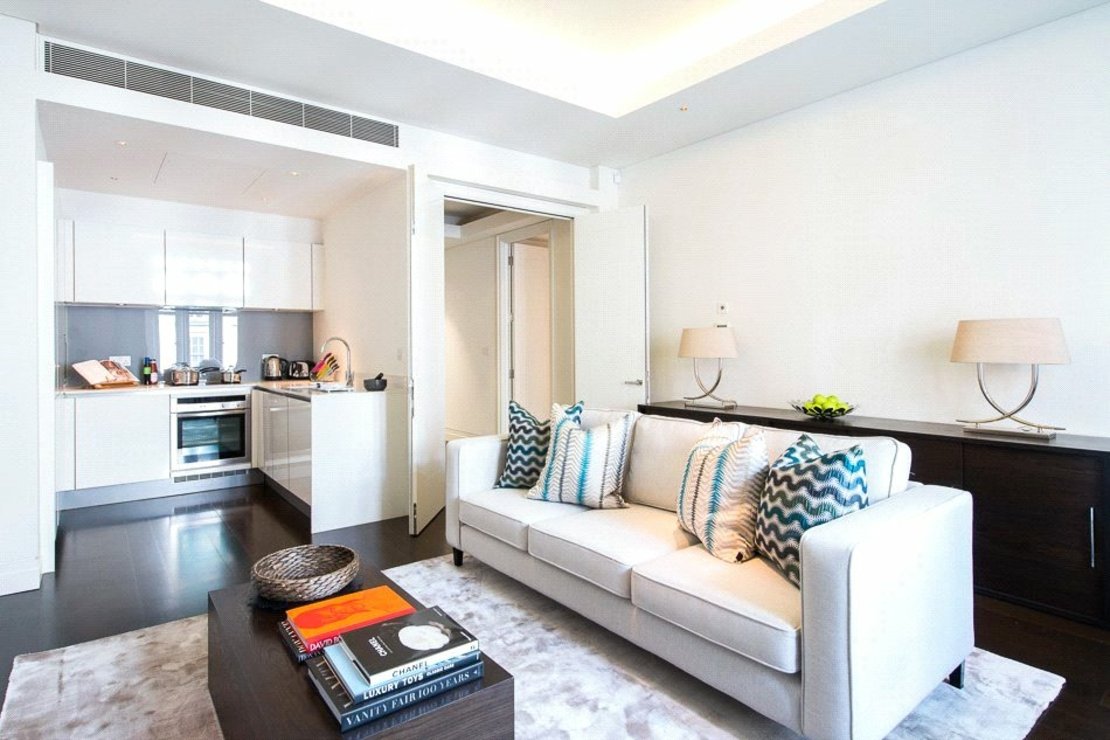 1 bedroom Flat to rent in Green Street-view1
