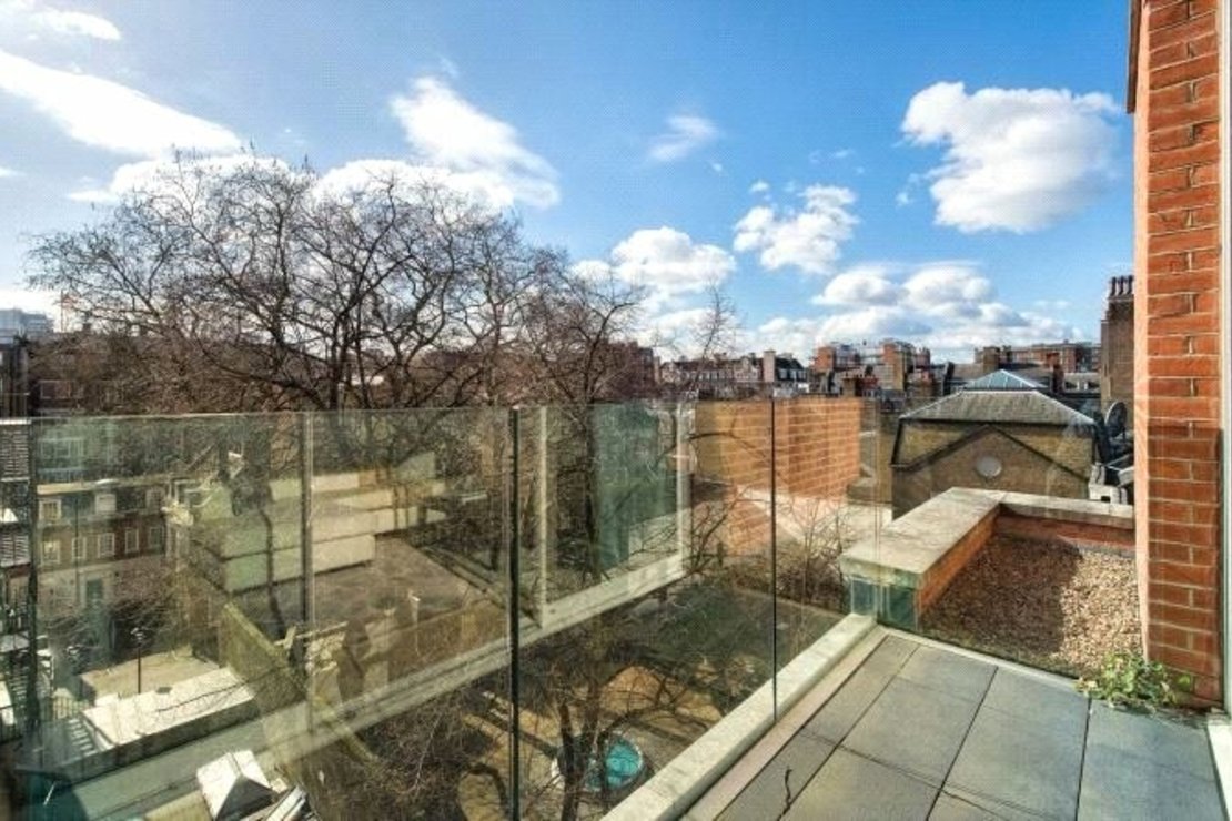 3 bedroom Flat to rent in Green Street-view2