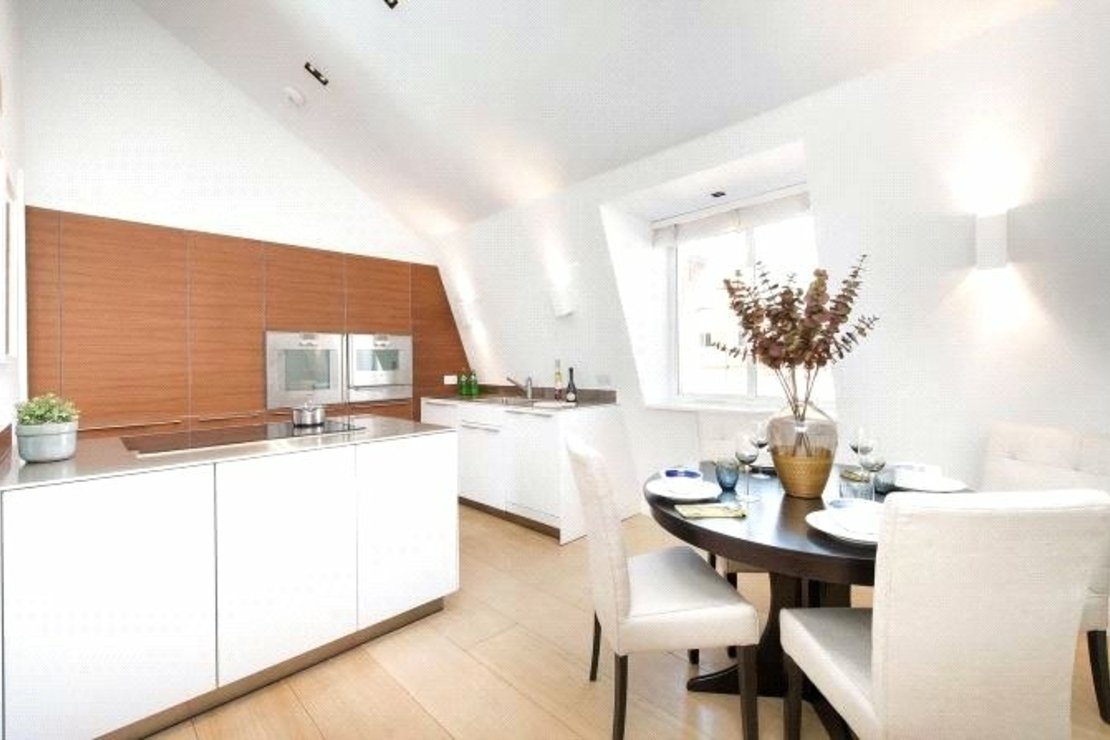 3 bedroom Flat to rent in Green Street-view4