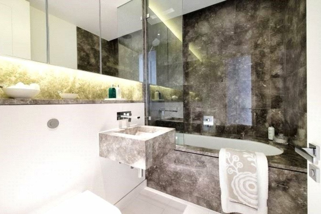 3 bedroom Flat to rent in Green Street-view8