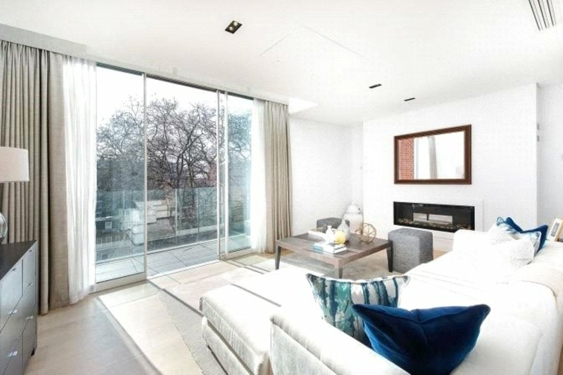 3 bedroom Flat to rent in Green Street-view1