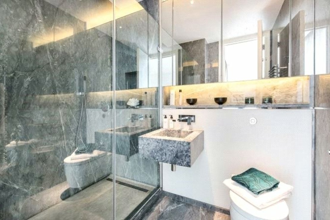 3 bedroom Flat to rent in Green Street-view10