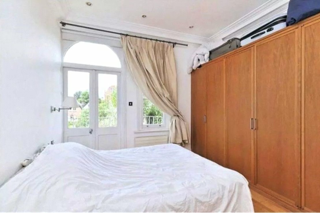 2 bedroom Flat to rent in Greencroft Gardens-view3