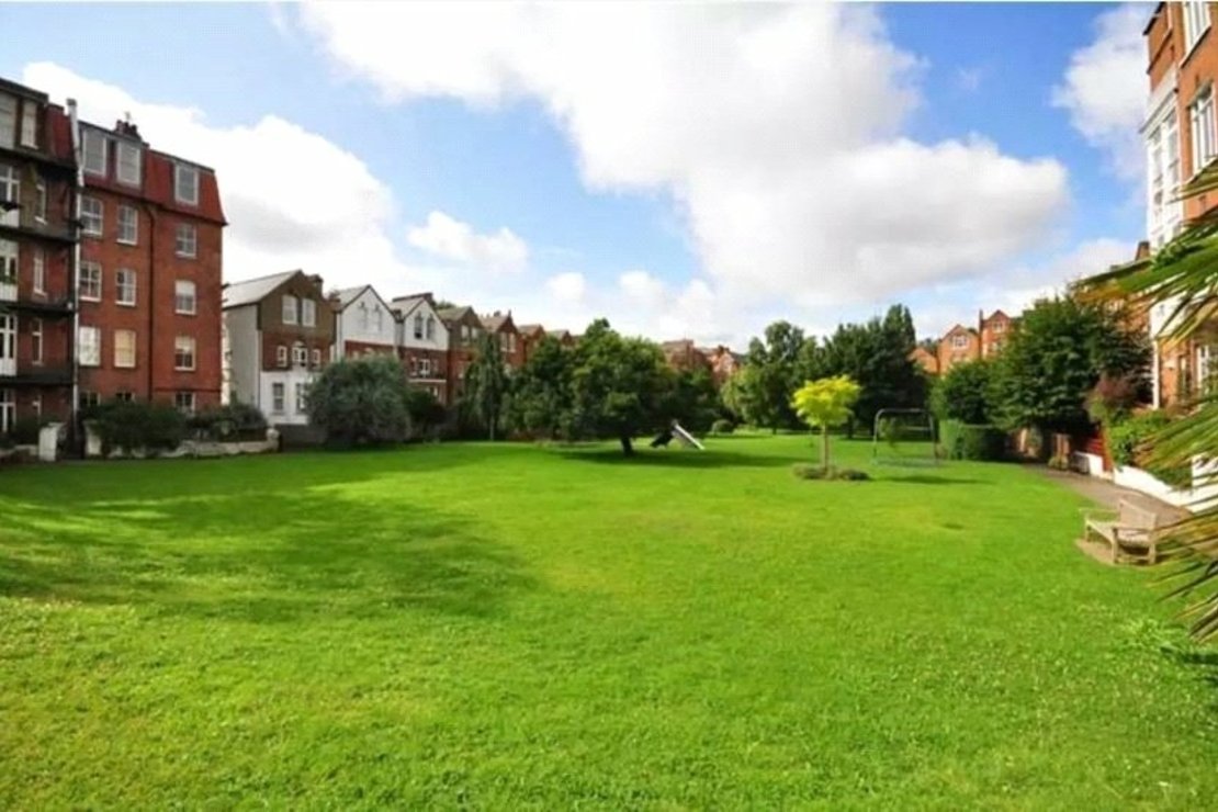 2 bedroom Flat to rent in Greencroft Gardens-view4