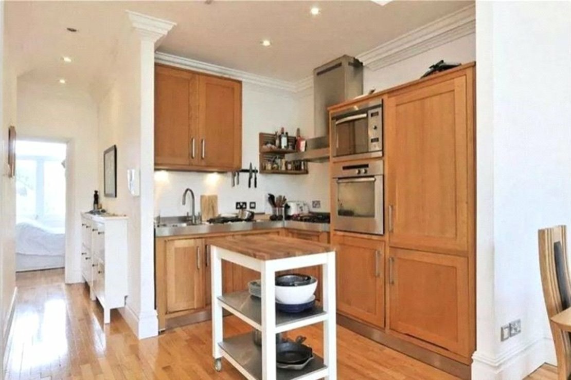 2 bedroom Flat to rent in Greencroft Gardens-view2