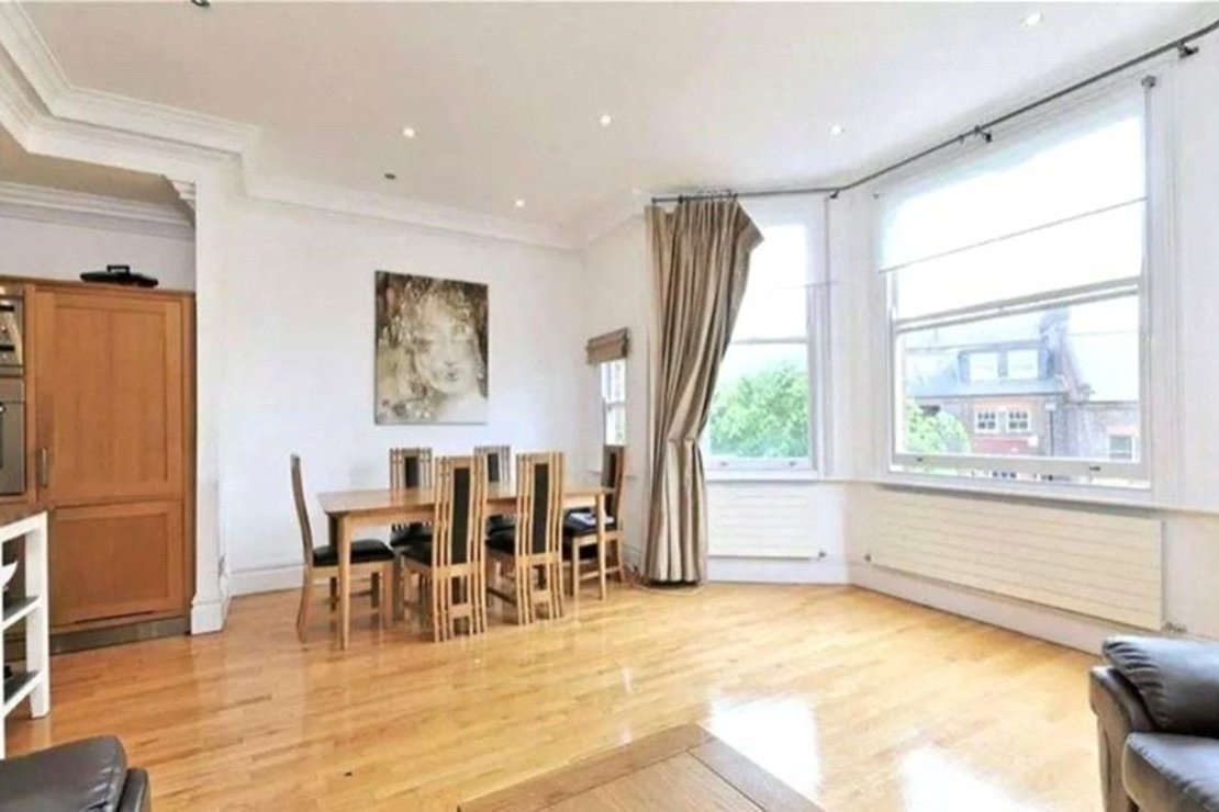 2 bedroom Flat to rent in Greencroft Gardens-view1