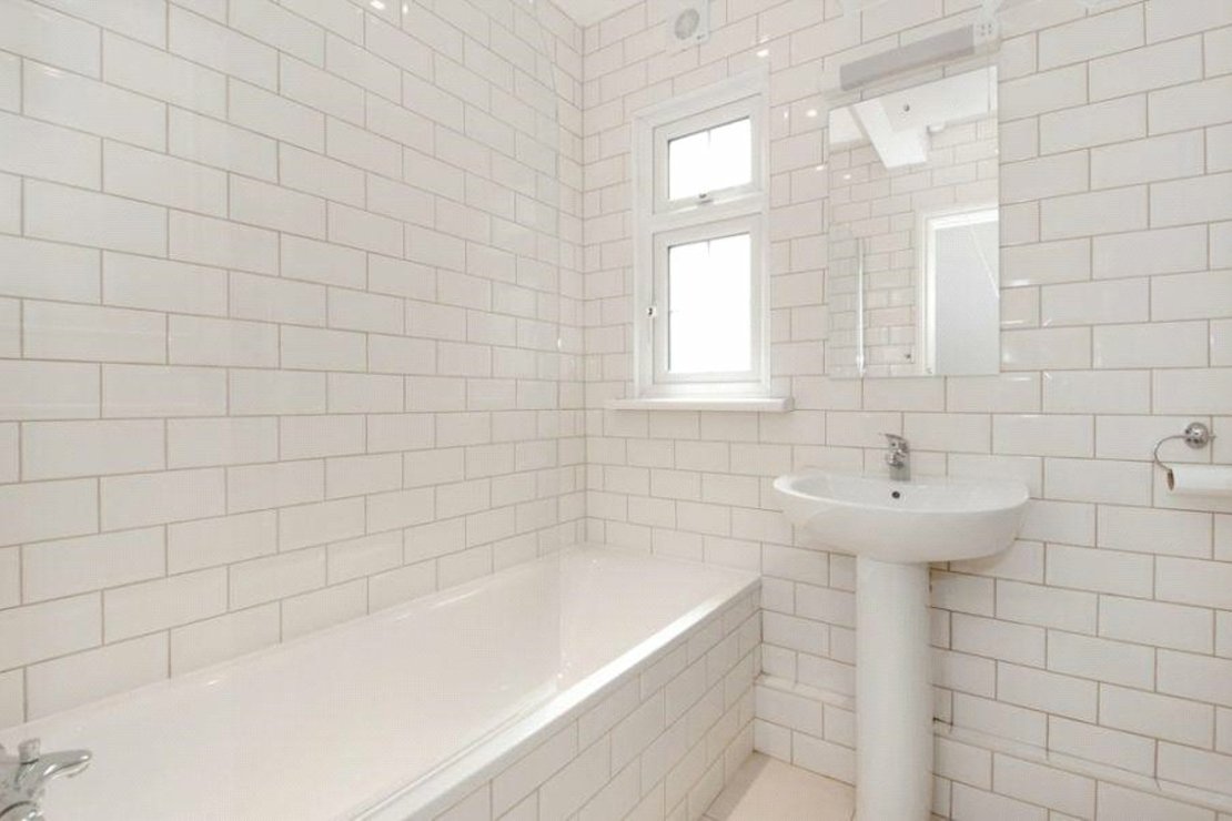 1 bedroom Flat to rent in Greenfield Gardens-view4