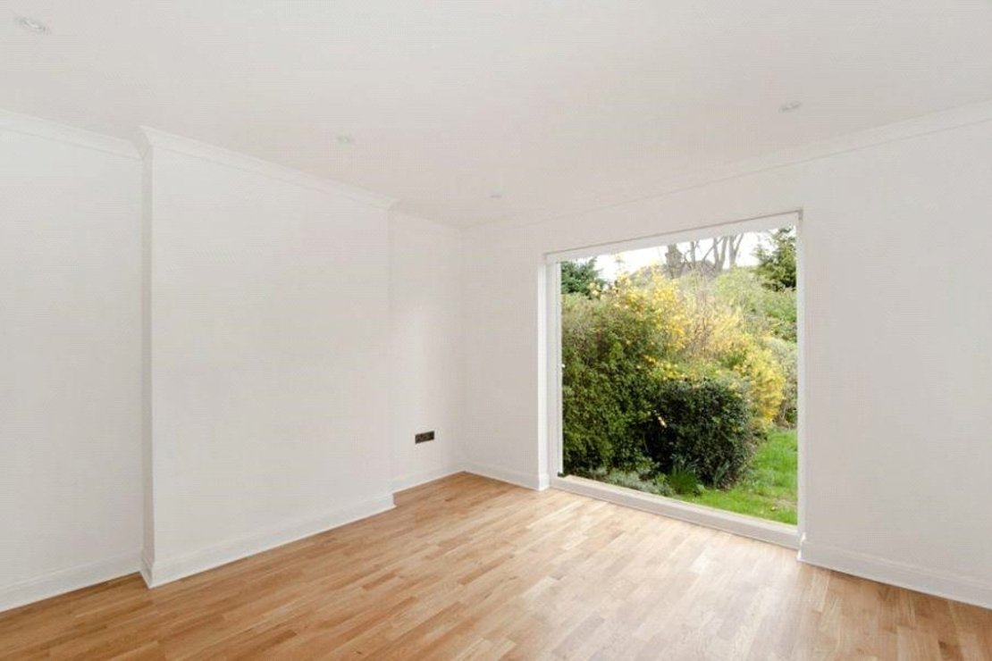 1 bedroom Flat to rent in Greenfield Gardens-view3