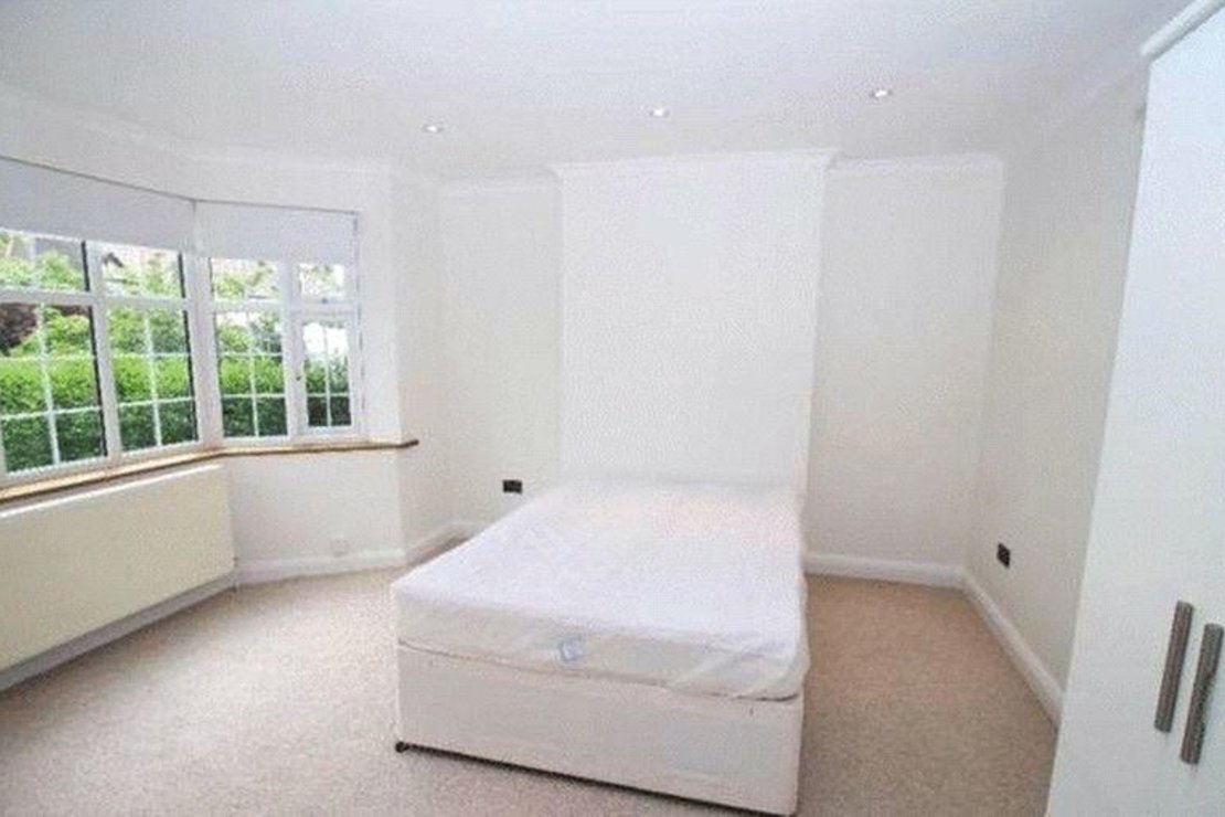1 bedroom Flat to rent in Greenfield Gardens-view5