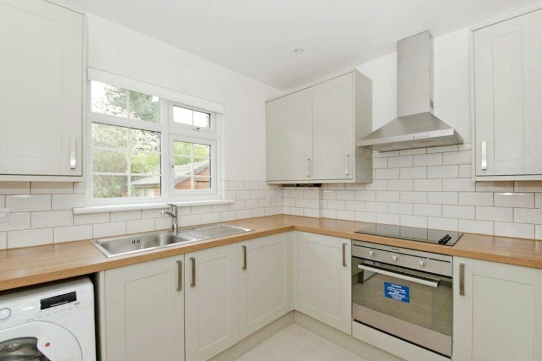 1 bedroom Flat to rent in Greenfield Gardens-view2