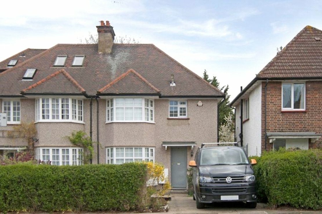 1 bedroom Flat to rent in Greenfield Gardens-view1