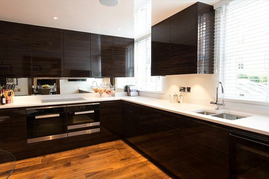 2 bedroom Flat to rent in Grosvenor Hill-view2