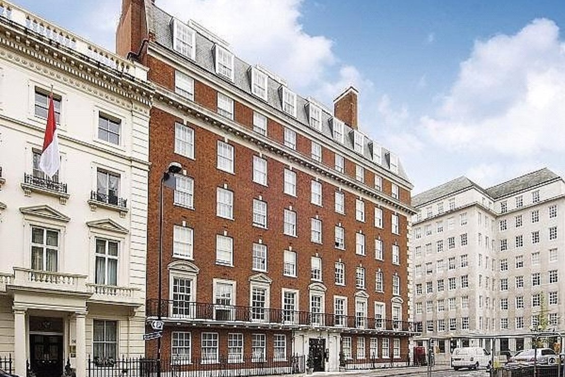 4 bedroom Flat to rent in Grosvenor Square-view1