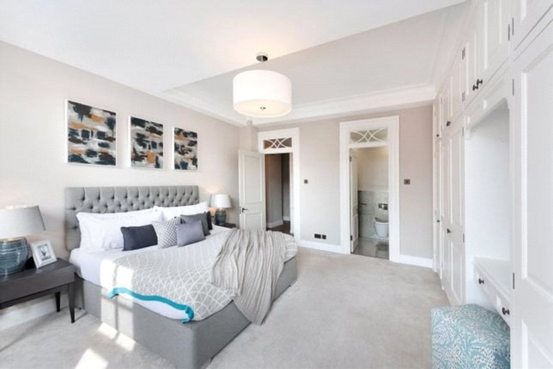 4 bedroom Flat to rent in Grosvenor Square-view3