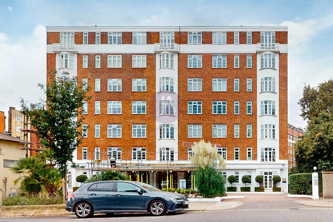 2 bedroom Flat to rent in Grove End Gardens-view2