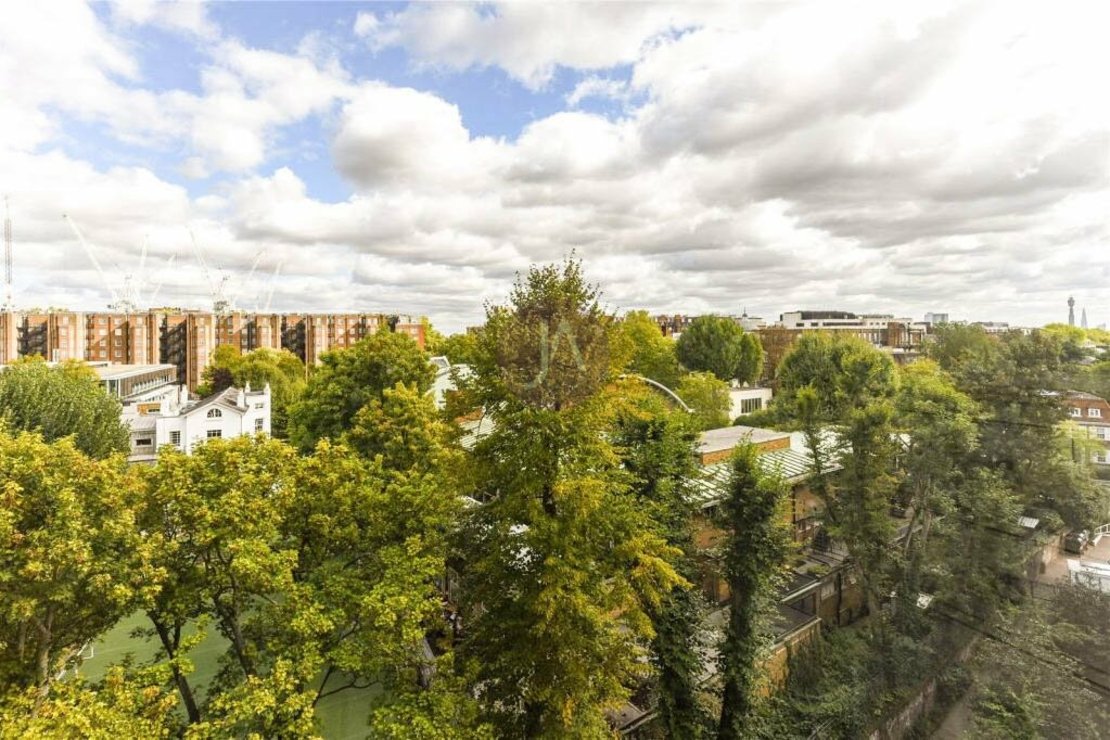 2 bedroom Flat to rent in Grove End Gardens-view14