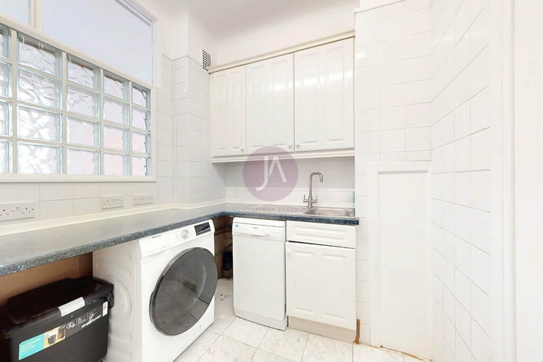 2 bedroom Flat to rent in Grove End Gardens-view7