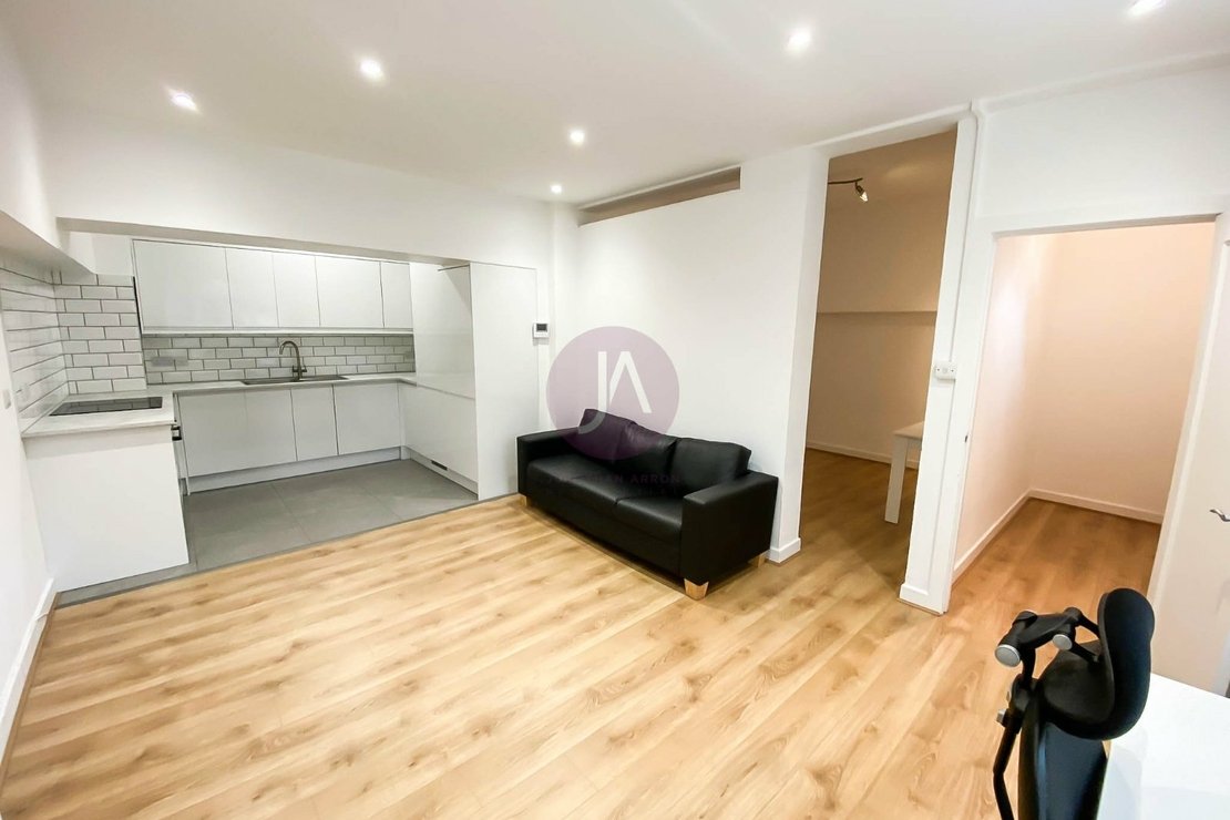 1 bedroom Flat to rent in Grove End Gardens-view7