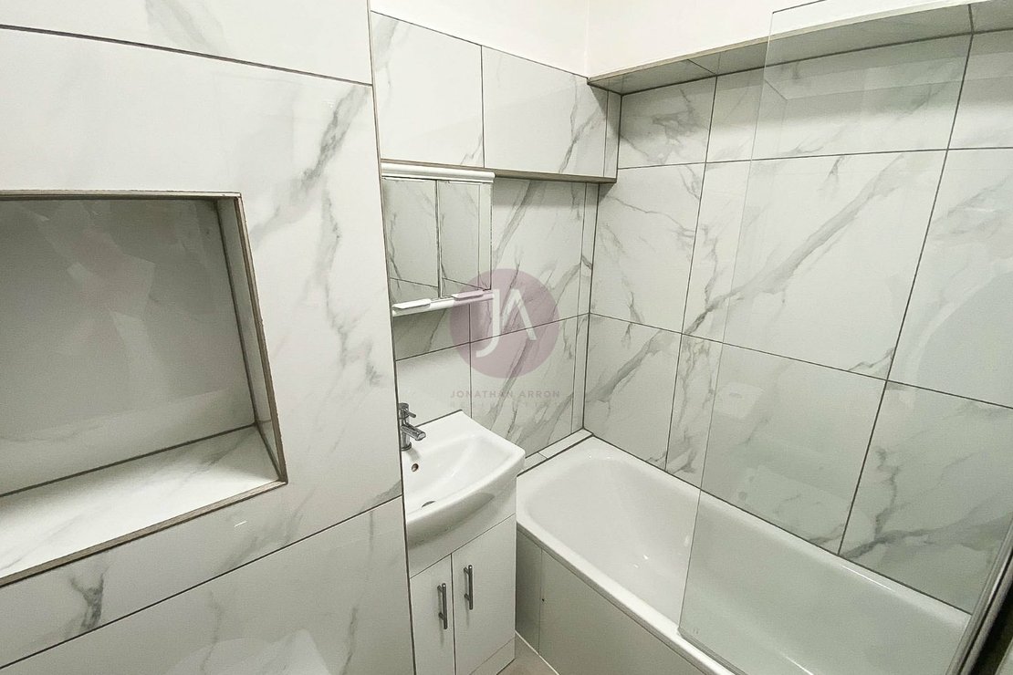 1 bedroom Flat to rent in Grove End Gardens-view6