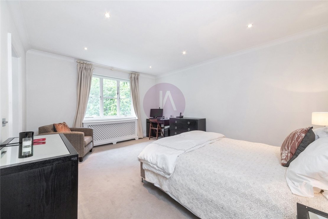 6 bedroom House to rent in Grove End Road-view10