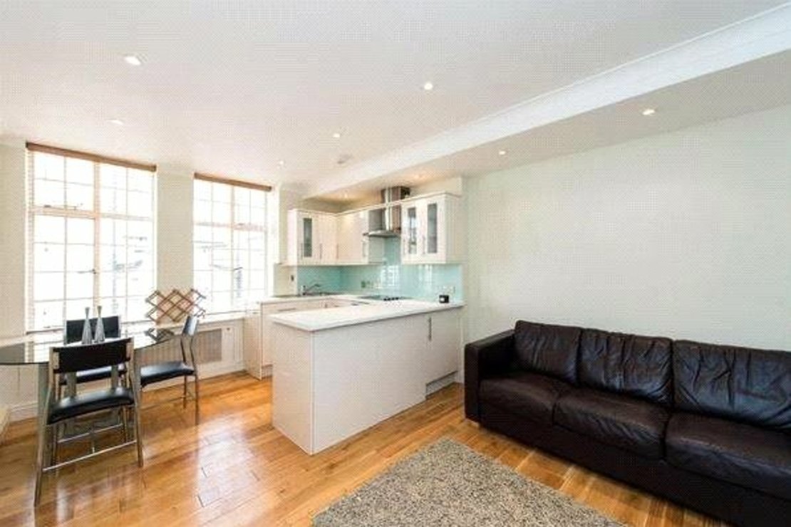2 bedroom Flat to rent in Hallam Street-view2