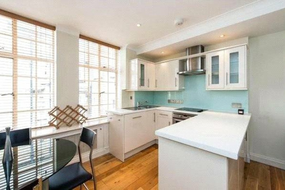 2 bedroom Flat to rent in Hallam Street-view3