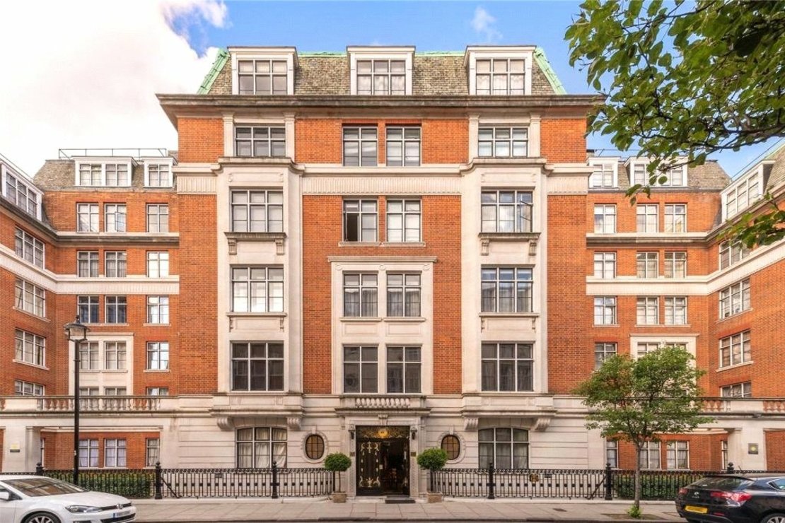 2 bedroom Flat to rent in Hallam Street-view1