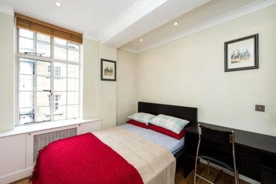 2 bedroom Flat to rent in Hallam Street-view5