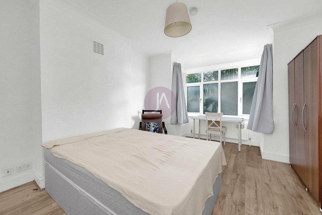 4 bedroom House to rent in Hanover Road-view6