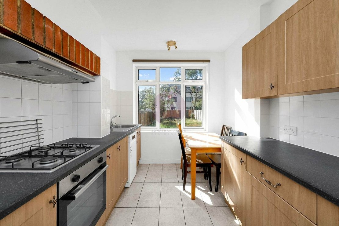 4 bedroom House to rent in Hanover Road-view3