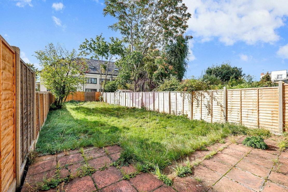 4 bedroom House to rent in Hanover Road-view17