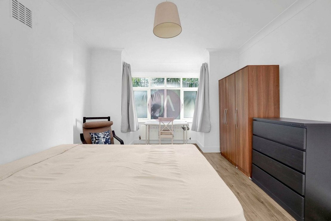 4 bedroom House to rent in Hanover Road-view5