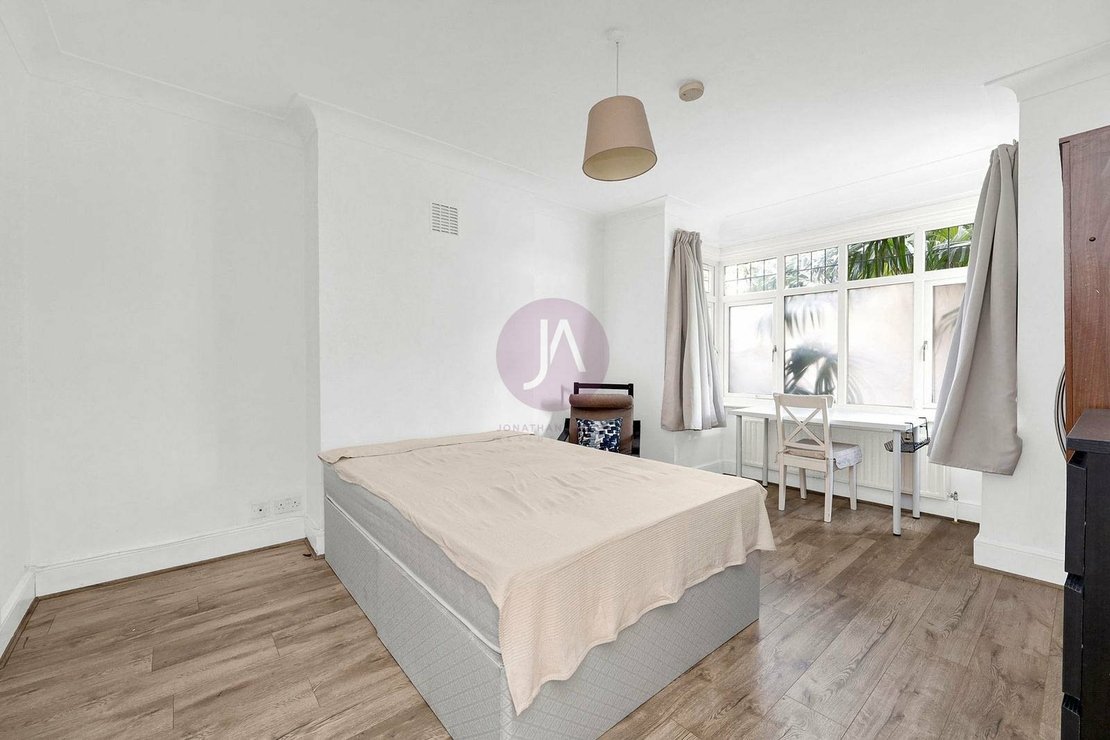 4 bedroom House to rent in Hanover Road-view4