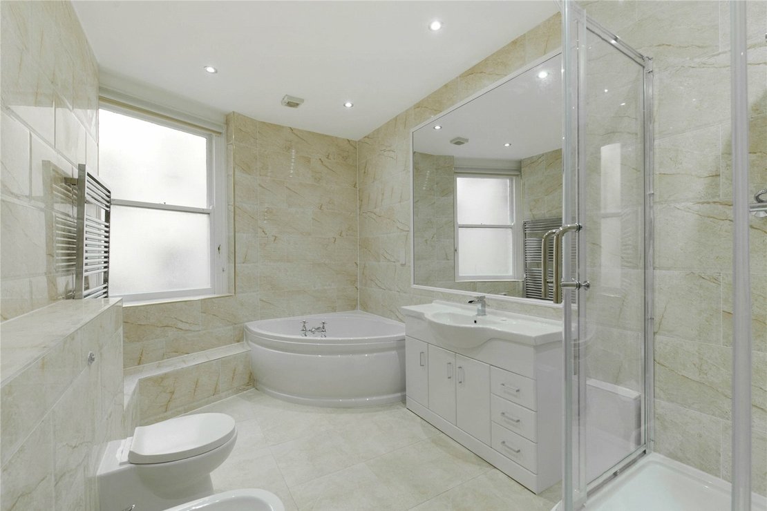 4 bedroom Flat to rent in Harley House-view7