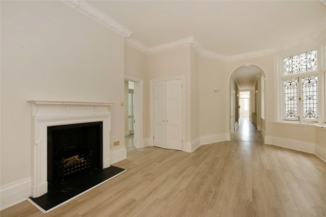 4 bedroom Flat to rent in Harley House-view4